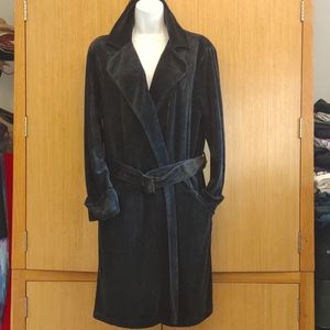 Soma SZ L BLK Velour Robe W/ Buckle Sash.